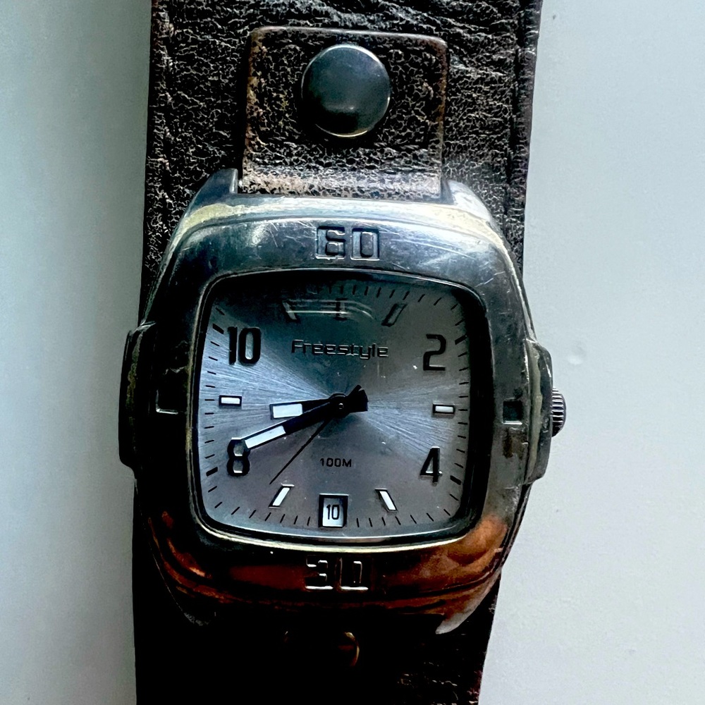 Freestyle watch with leather band